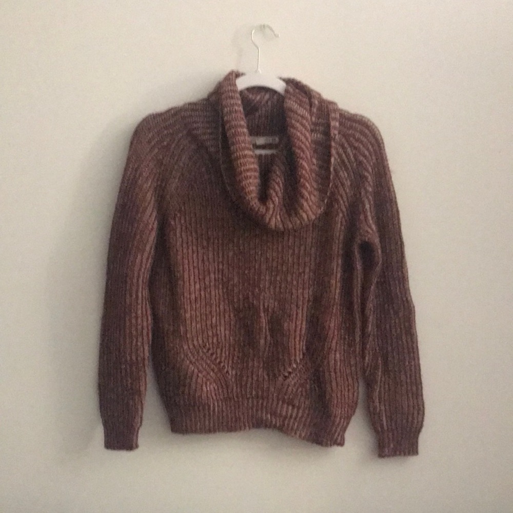 Hippies laundry’s turtle neck sweater